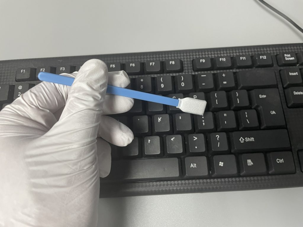 The Right Swabs for Cleanroom Environments : Why Cotton Won't Cut It